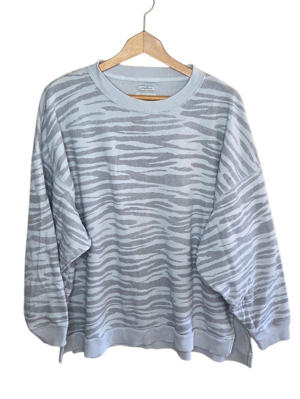 American Eagle Gray Zebra Print Oversized Sweatshirt Size Large Casual Weekend